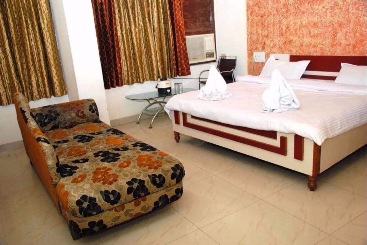 Hotel Sobhraj Adźmer Zewnętrze zdjęcie